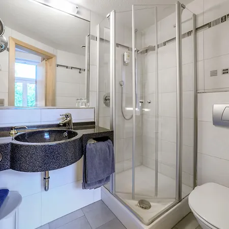 Spitzberg Garni 3* Pasawa