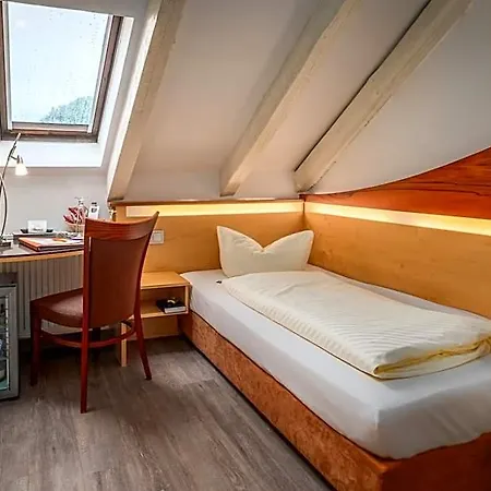Spitzberg Garni 3* Pasawa